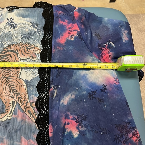 Women’s Torrid Tiger Kimono Sheer Purple Black Lace Kimono Size 1X - Picture 5 of 7